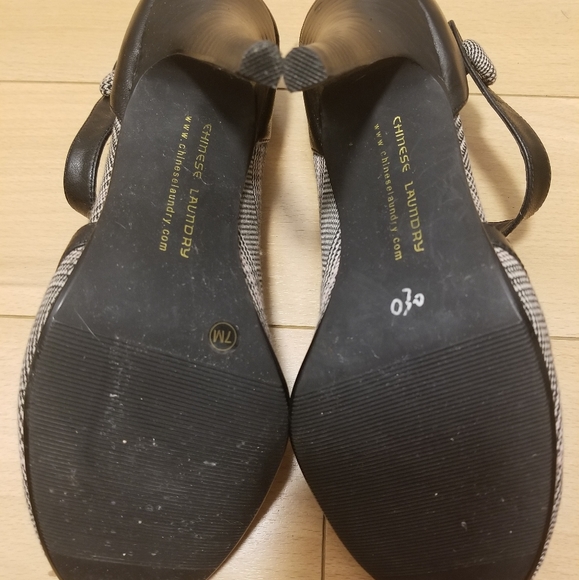 Black and Plaid High Heel - wn 7 - Picture 3 of 7